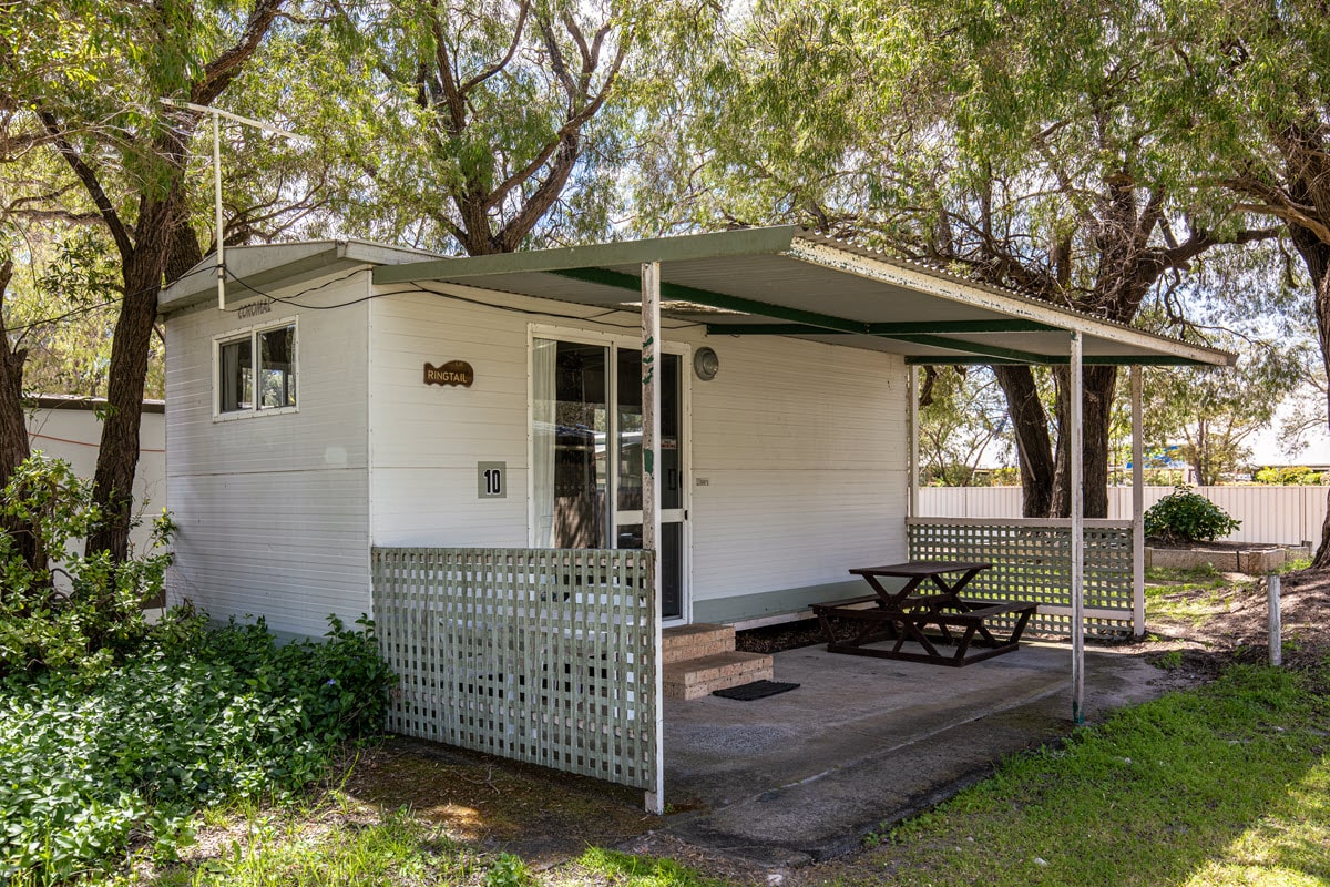 busselton-studio-cabin-non-ensuited-front