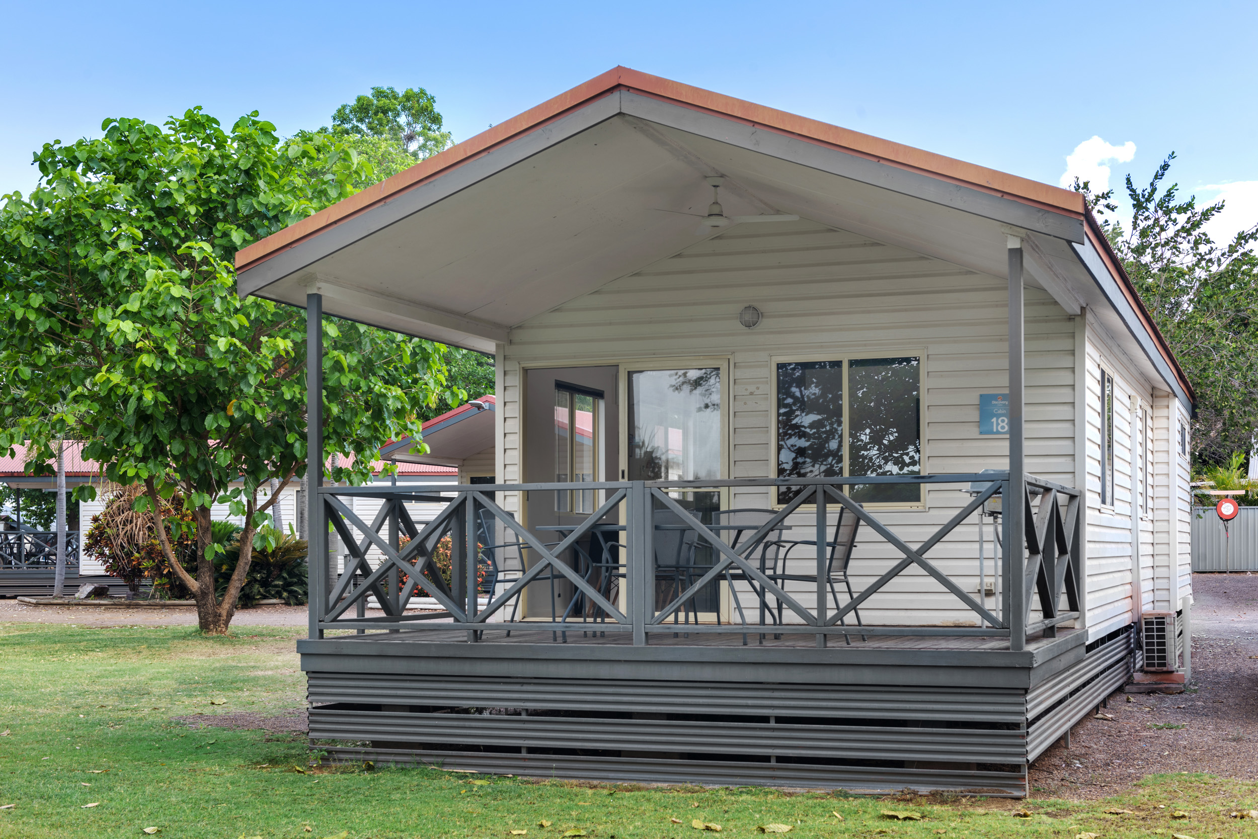 LAKE KUNUNURRA_Deluxe_2BR_Spa_Cabin_S4_A