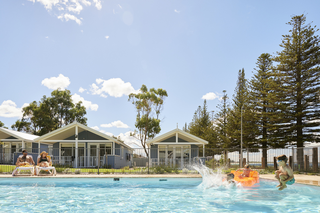 Esperance_Liftyle_shoot_pool_1063x709-1