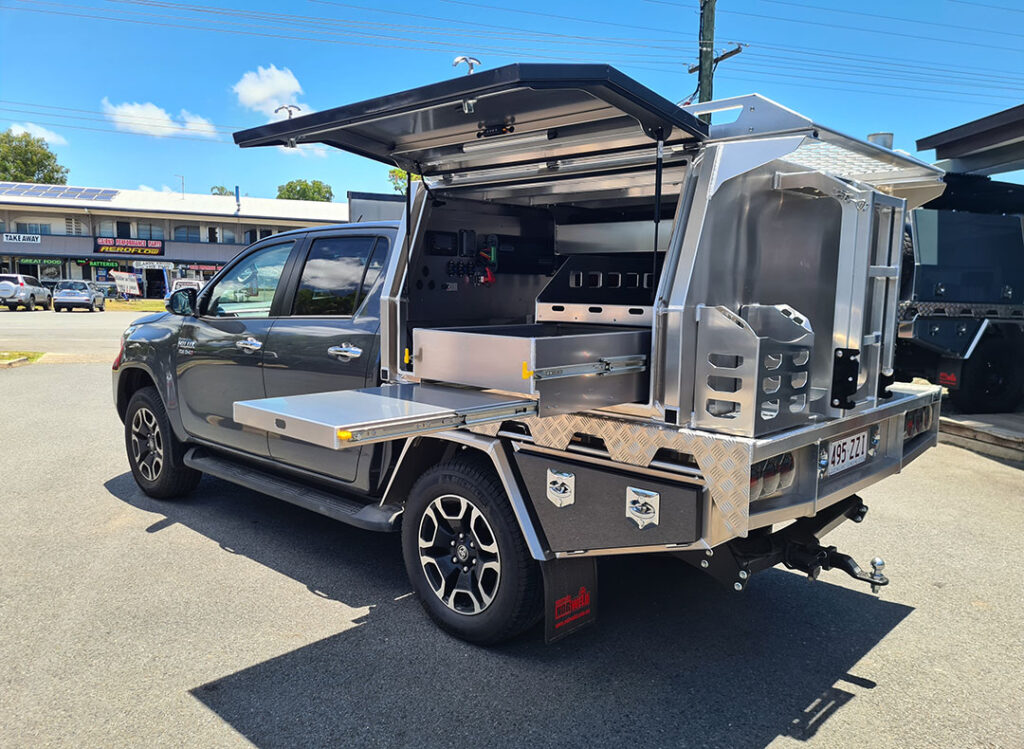 TOYOTA-HILUX-COMPACT-DELUXE-U-FULL-TIME1-1024x749